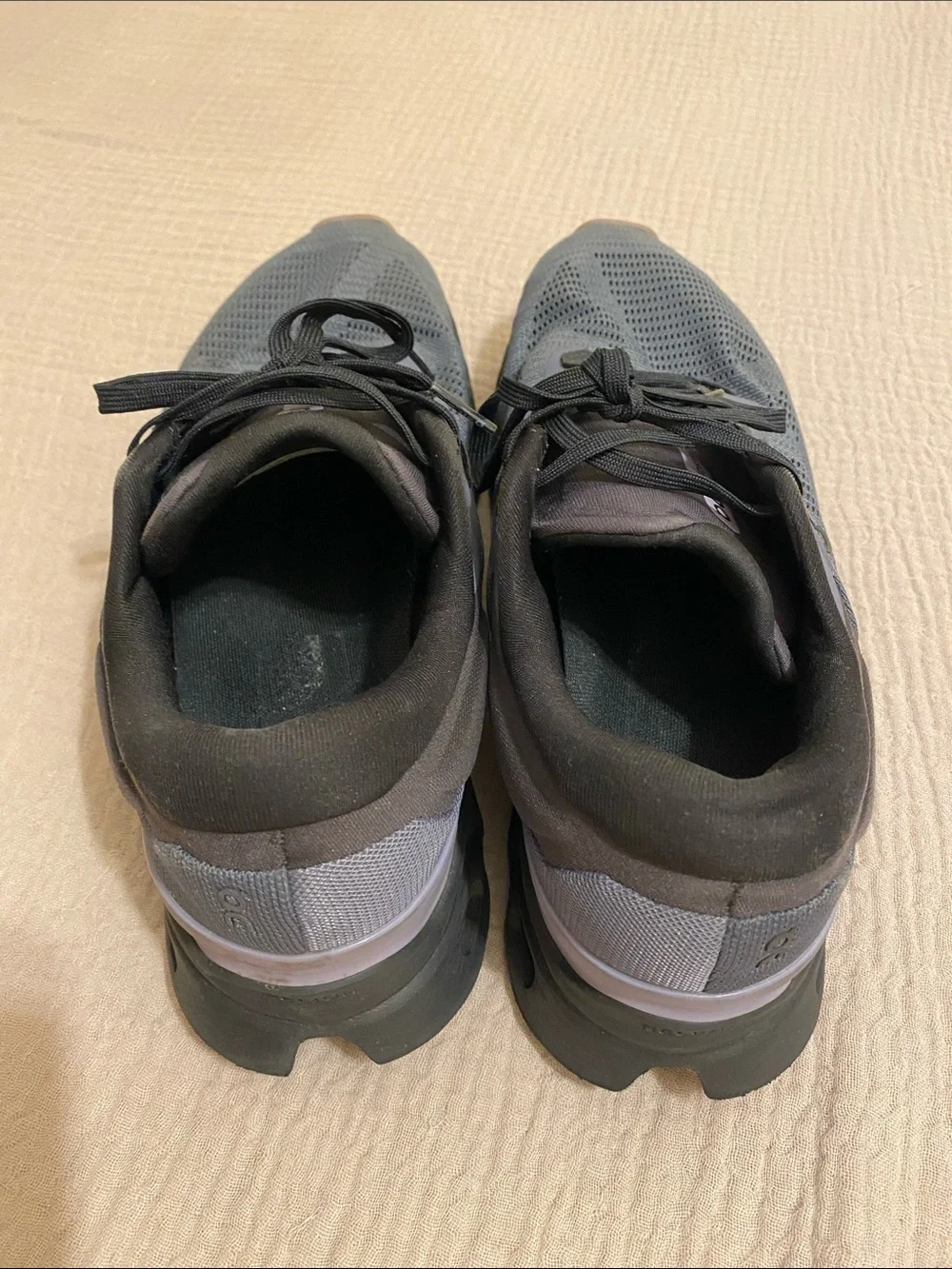 On Cloudstratus 3 running shoe in the Metal/Wisteria colorway 10.5  Women’s